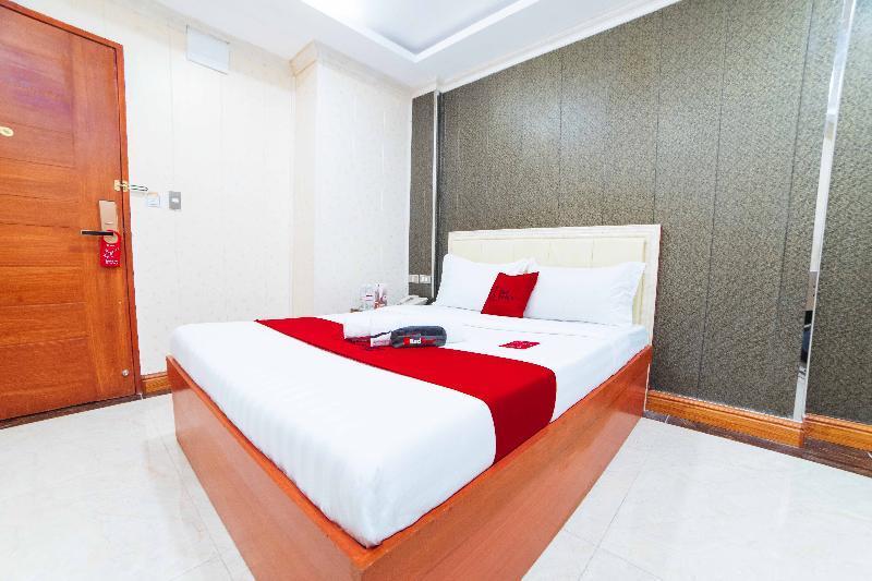 Reddoorz Plus At Winter Benitez Quezon City Exterior photo