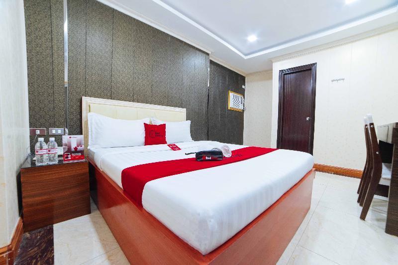 Reddoorz Plus At Winter Benitez Quezon City Exterior photo