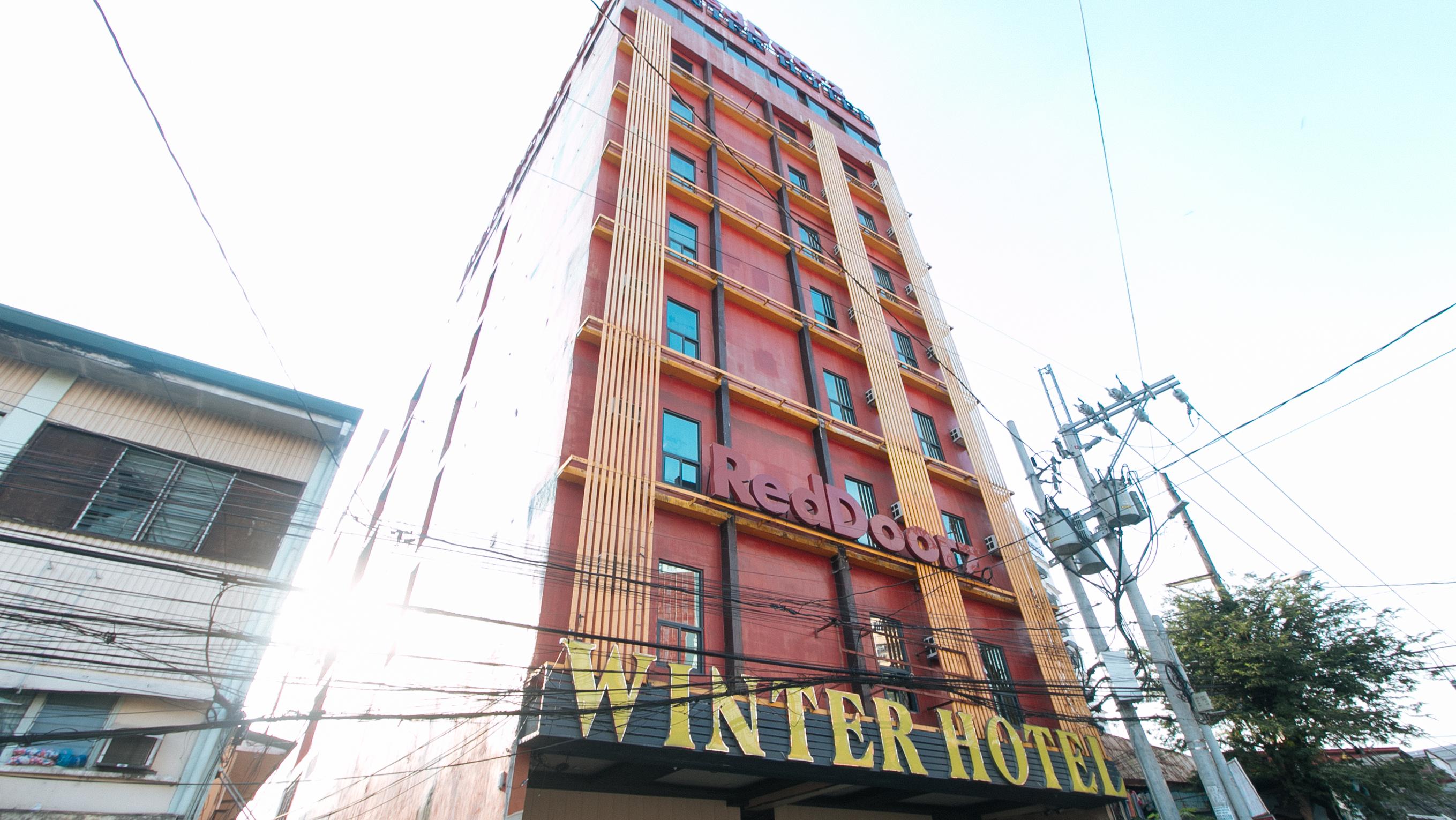 Reddoorz Plus At Winter Benitez Quezon City Exterior photo