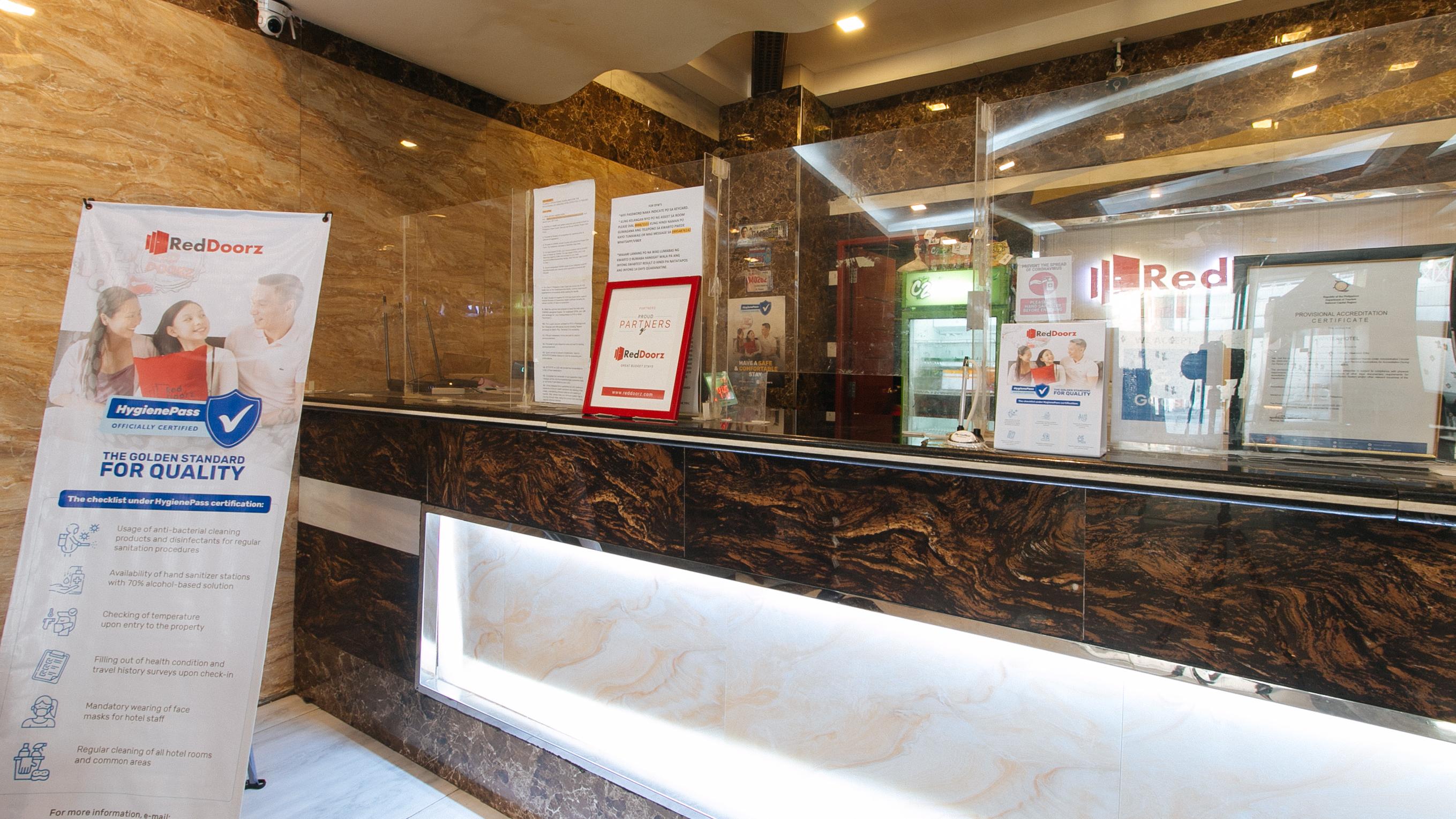Reddoorz Plus At Winter Benitez Quezon City Exterior photo