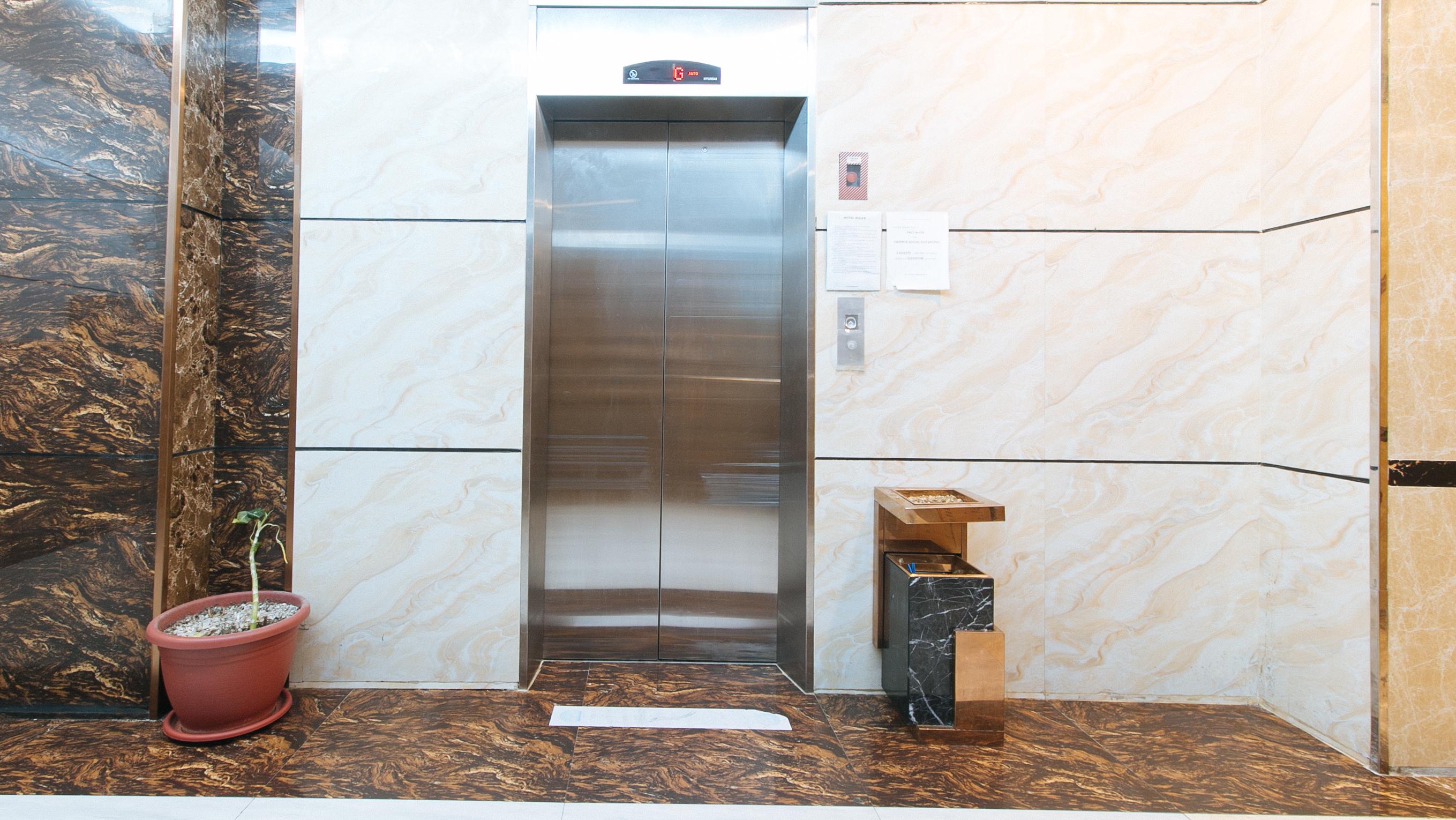 Reddoorz Plus At Winter Benitez Quezon City Exterior photo