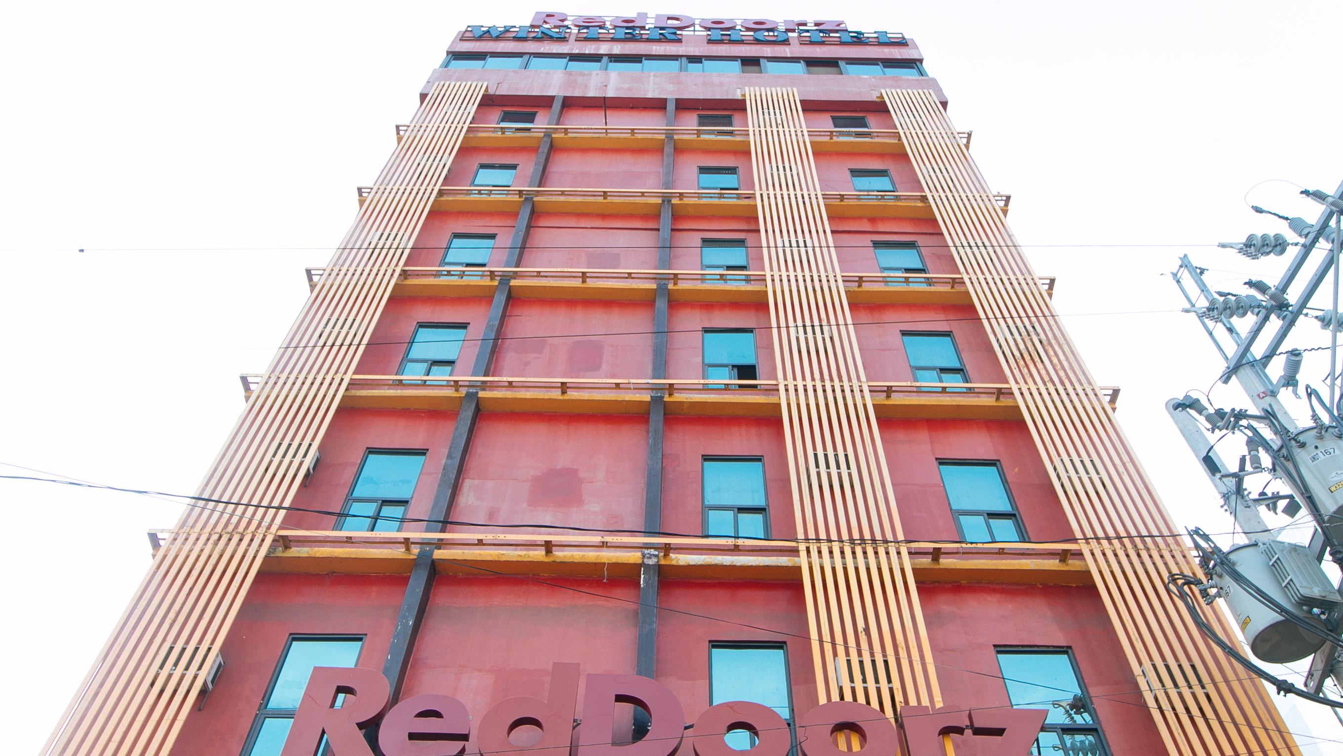 Reddoorz Plus At Winter Benitez Quezon City Exterior photo