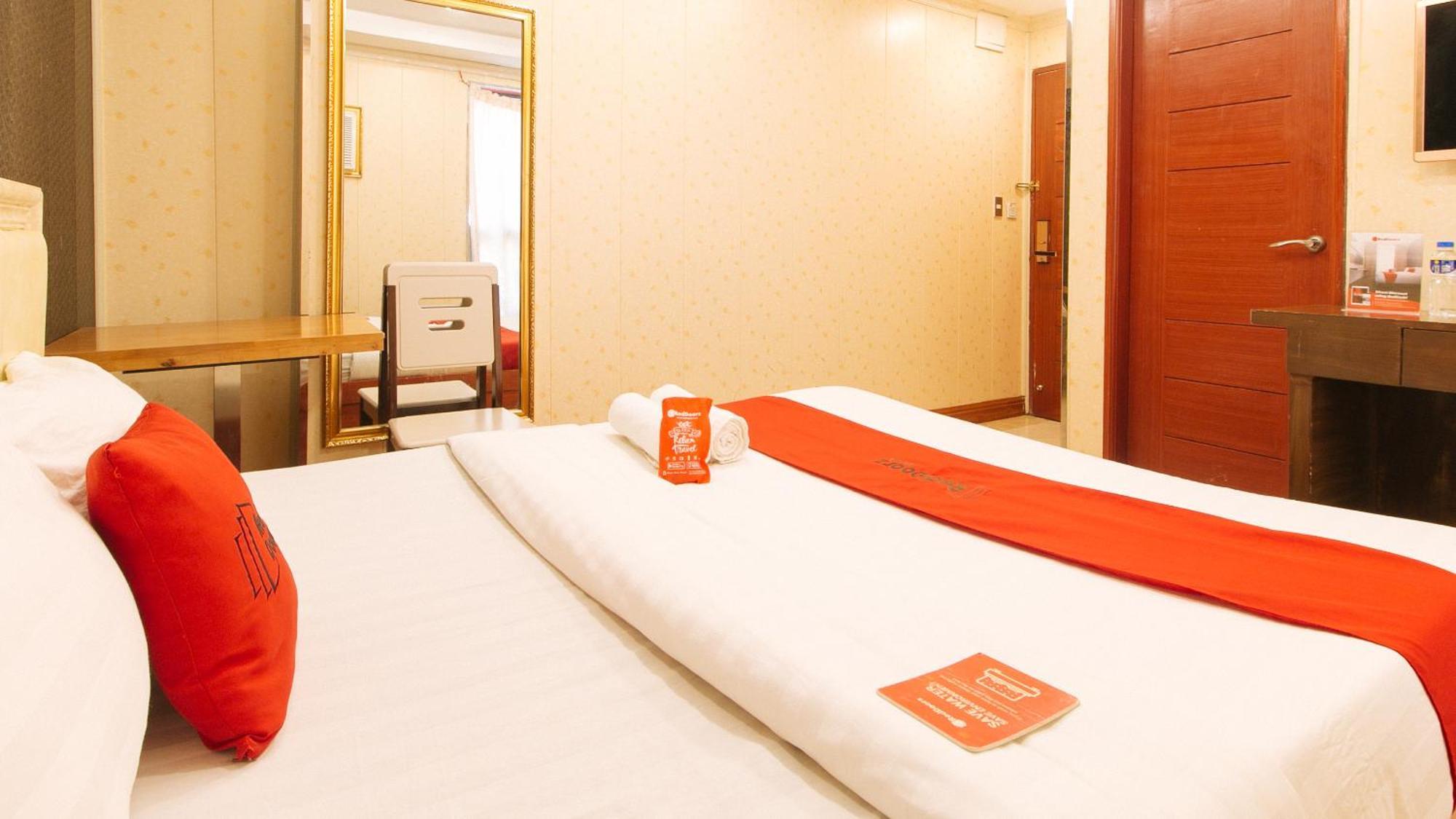 Reddoorz Plus At Winter Benitez Quezon City Exterior photo