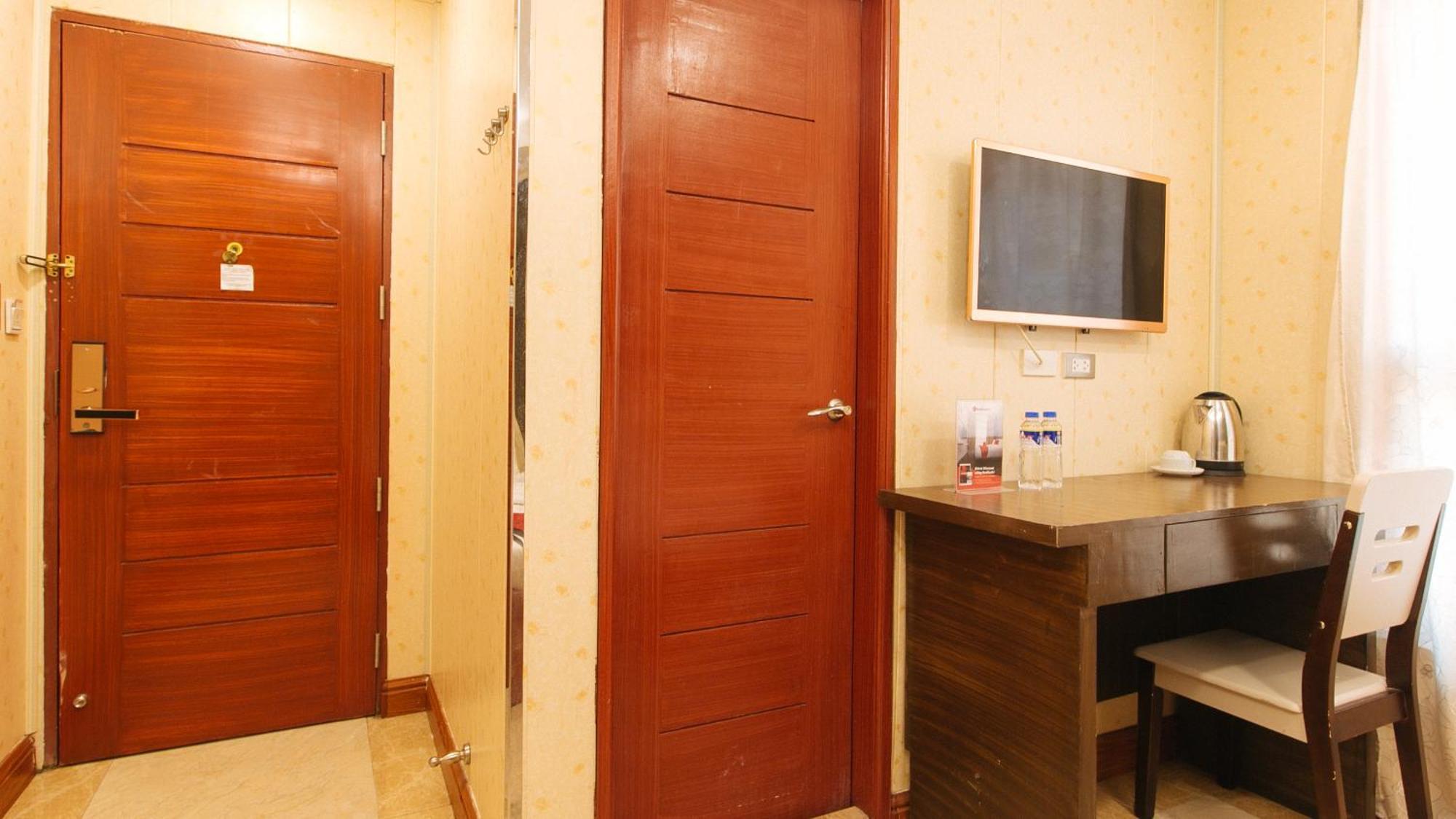 Reddoorz Plus At Winter Benitez Quezon City Exterior photo