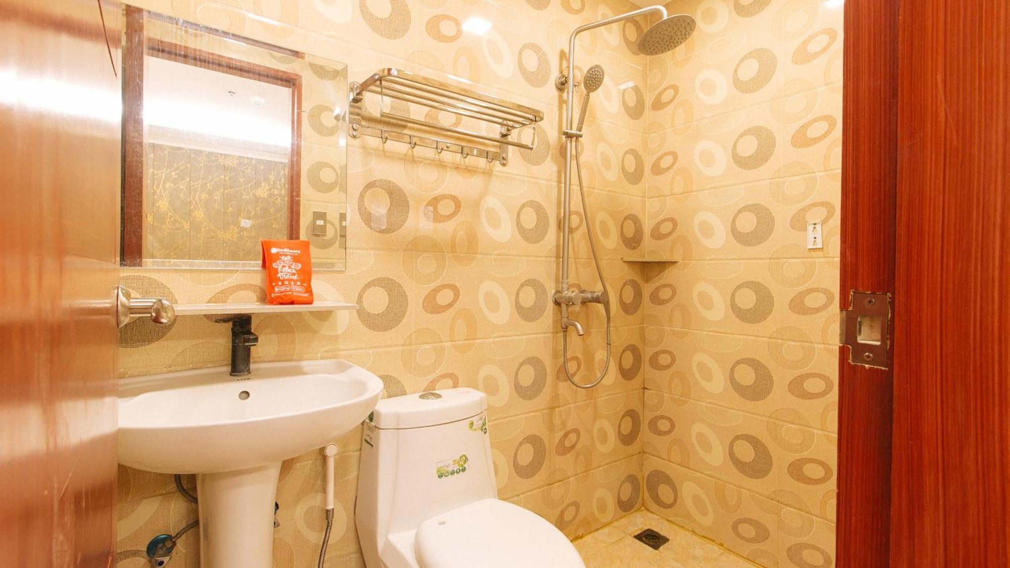 Reddoorz Plus At Winter Benitez Quezon City Exterior photo