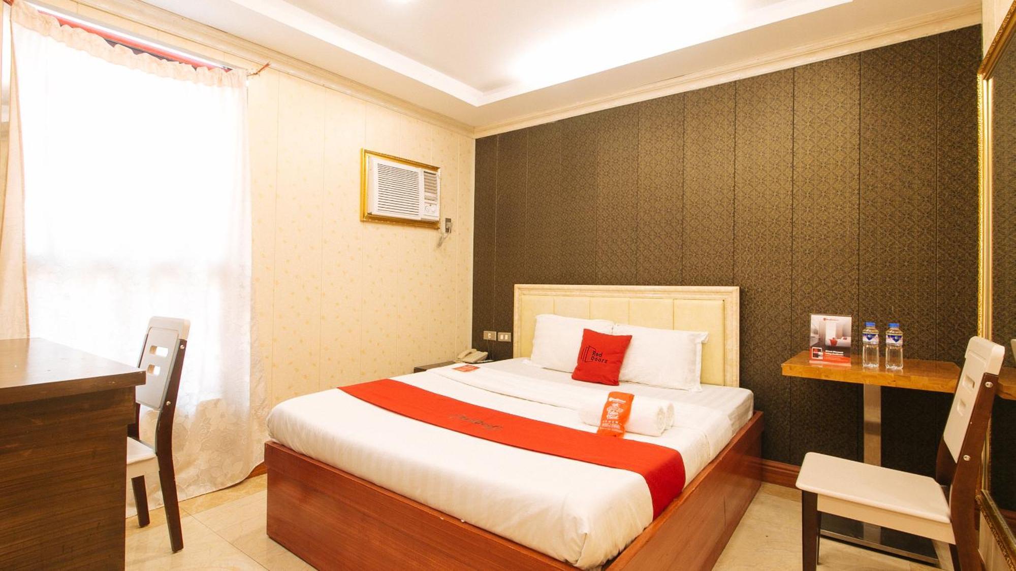 Reddoorz Plus At Winter Benitez Quezon City Exterior photo