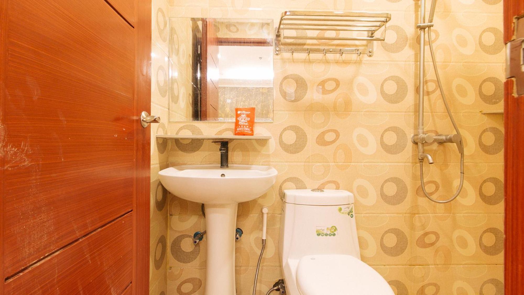 Reddoorz Plus At Winter Benitez Quezon City Exterior photo